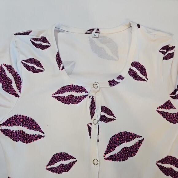 Women Small Snap Butt One Piece Long Pajamas White Purple Lips Stretch - Picture 3 of 7